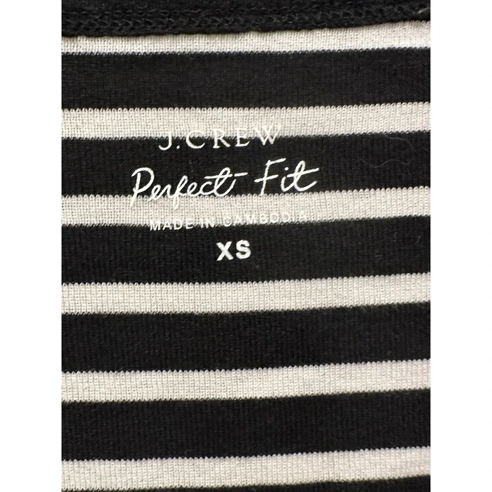 J.‎ CREW Perfect Fit Black & Cream 3/4 Sleeve Buttoned V-neck; Size XS
